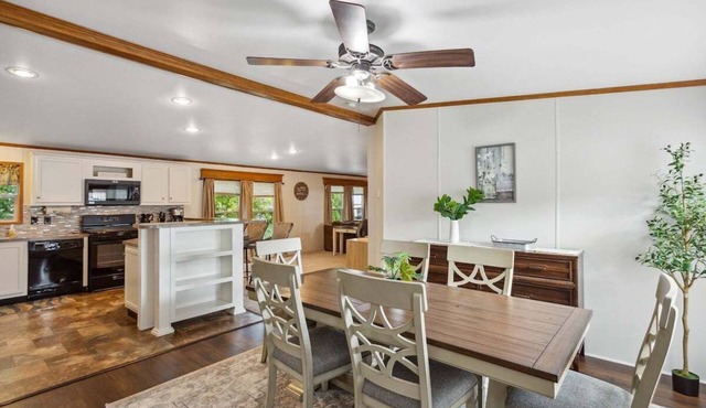 1 mile to Strasburg RR+King Bed