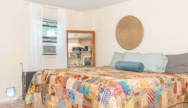 1 mile to UF. Cute Home w/Private Yard + Parking