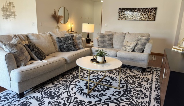 1 Mile Walk to SBU! Convenience and comfort meet!