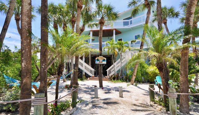 1 Min to Beach, New Luxury pool home, Gulf sunrise and sunsets, club option