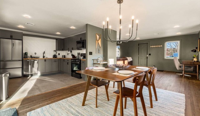 1 Min to I-91 - Newly Renovated Modern 2 BR Home