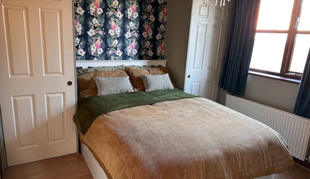 1 min walk to c2c station - free parking - 1 bed