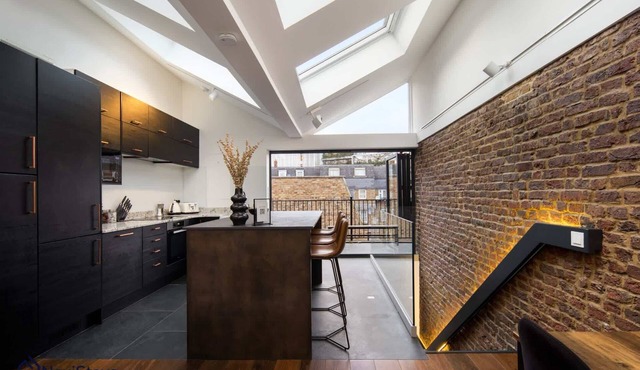 1 Min Walk to Euston Station | Luxury Townhouse