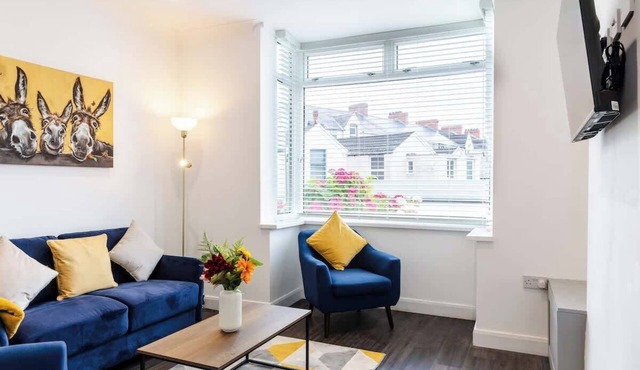 1-min walk to High St, 3-min to Mumbles beach