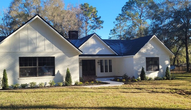 1 minute to WEC Ocala! Beautiful remodeled home