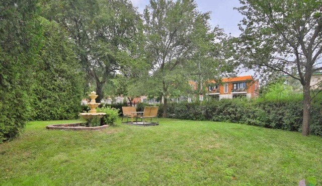 1-minute walk from Metro|Long-Stays |Bright 2-Bedroom with Balcony