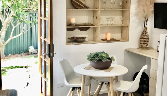 1 minute walk to beautiful Umina Beach. Fall asleep with the sound of the waves