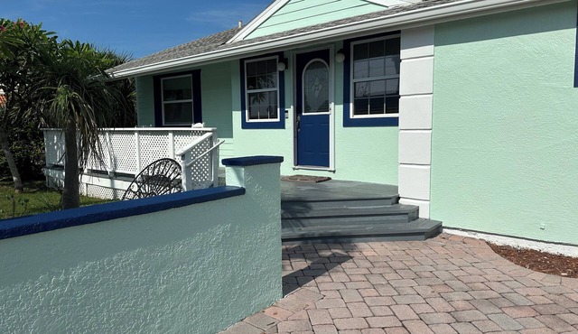 1 Minute Walk to Ocean-Charming Downtown Beachside Home with Mother-In-Law Suite