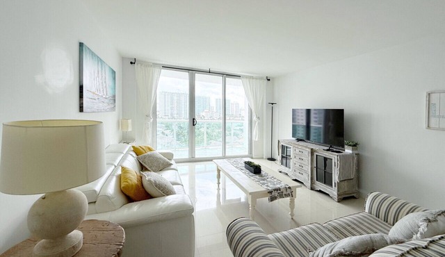 1 New Listing Promo! 4 min to beach +free parking