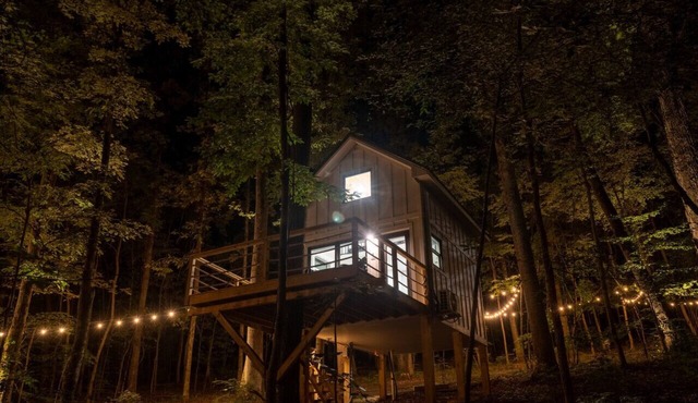 #1 (Oak) Luxury Treehouse near Lake Guntersville