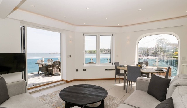 1 OCEAN BAY, family friendly, character holiday cottage in Swanage