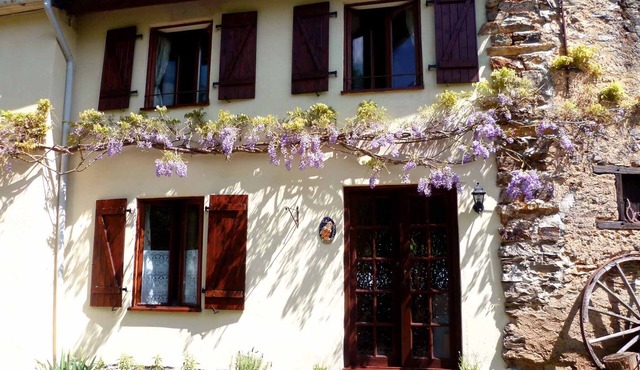 1 of 3 Gites set in 2 lovely acres-Pool-Games field -Wifi-lots to see/do nearby