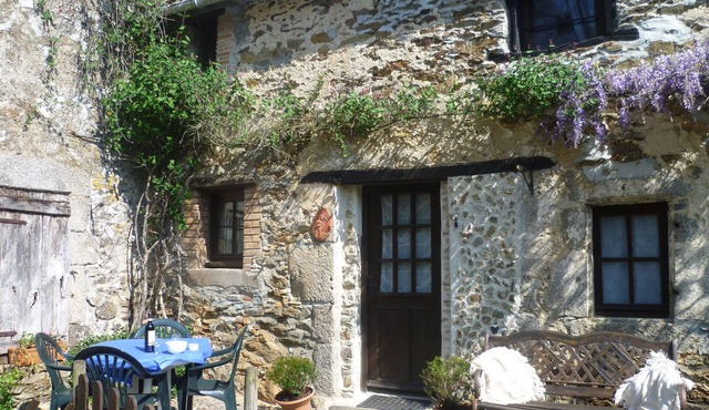 1 of 3 Gites set in 2 lovely acres-Pool-Games field -Wifi-lots to see/do nearby