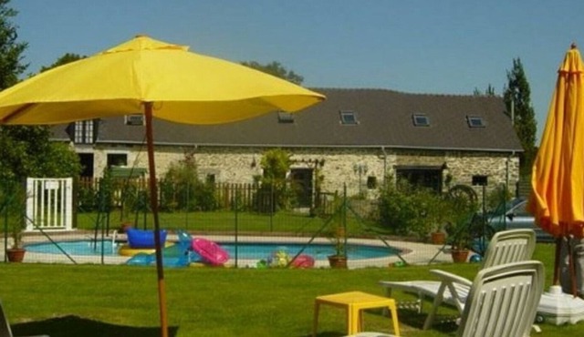 1 of 3 gites (sleeps 2-14) - Cottage with pool - Le Cezanne -