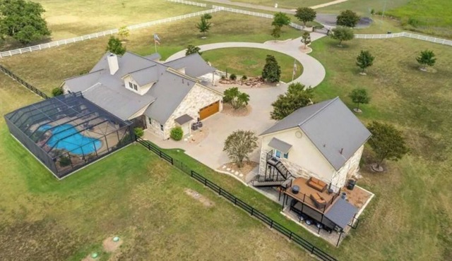 1 of a kind guest house 15 mins from Austin Airport