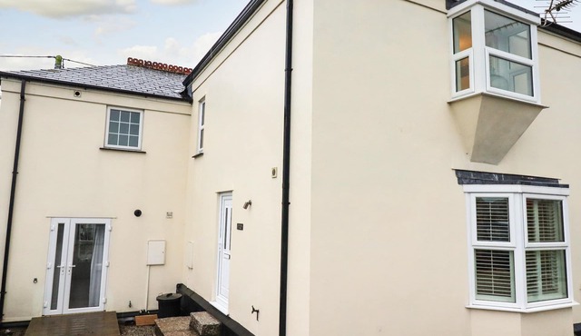 1 OLD TALBOT COTTAGES, pet friendly, with a garden in Lostwithiel