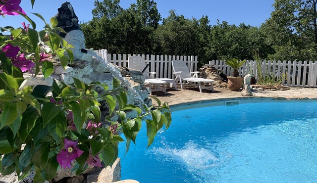 1 or 3 small rental residences in southern Ardèche for 2 to 15 people with swimming pool