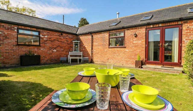 1 Pines Farm Cottages