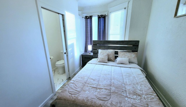 1 private bedroom+ bathnsuper fast internet, txt2