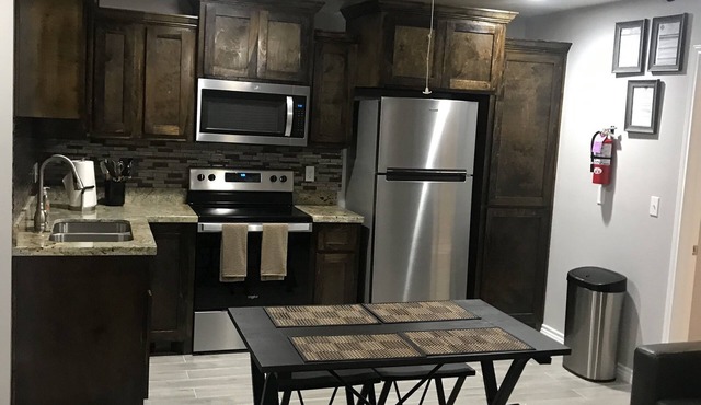 1 Queen/4 twins/sleeps 6