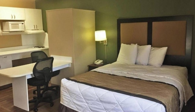 1 Queen Bed | Non-Smoking, Kitchen