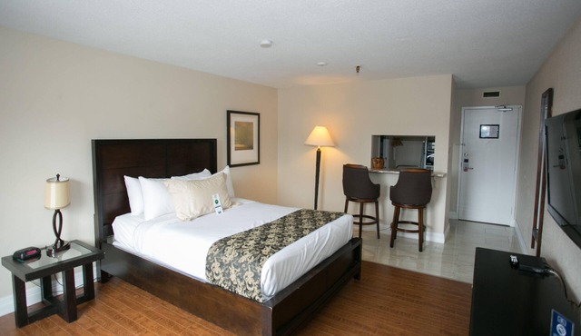 1 Queen Bed – Room 3 - Hearthstone Inn Boutique Hotel Halifax – Dartmouth