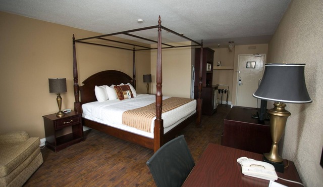 1 Queen Bed – Room 4 - Hearthstone Inn Boutique Hotel Halifax – Dartmouth