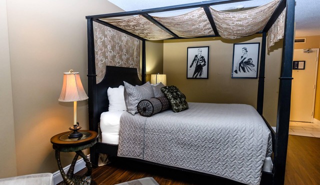 1 Queen Bed – Room 5 - Hearthstone Inn Boutique Hotel Halifax – Dartmouth