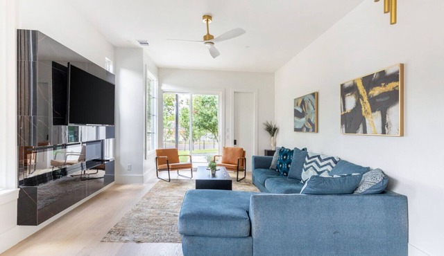 #1 Rated Mansion - Walk In Closet, Huge Kitchen