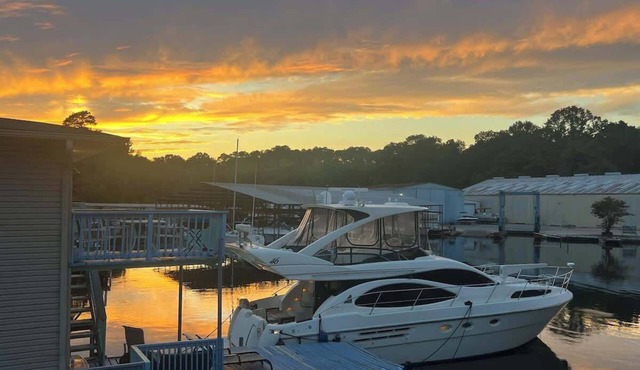 #1 Right on the lake! two piers! Great fishing!
