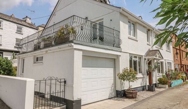 1 RIVER COTTAGE, pet friendly, with open fire in Calstock