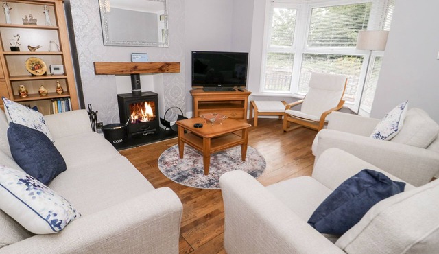 1 RIVER VIEW TERRACE, family friendly in Llandudno Junction