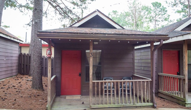 1 rm cabin, shared bth house, at Kick Back Ranch.