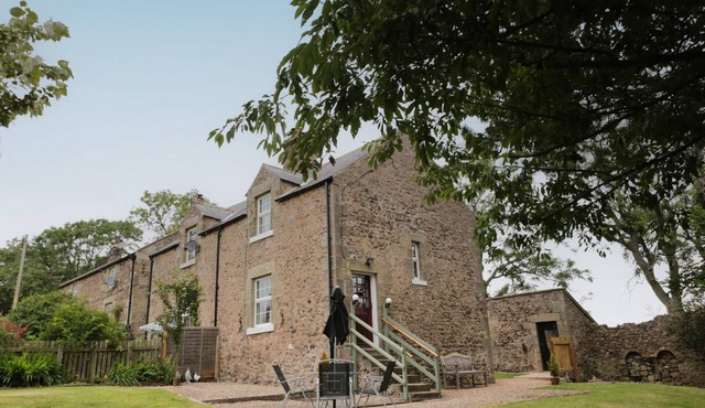 1 RODDAM RIGG COTTAGE, pet friendly, with open fire in Wooler