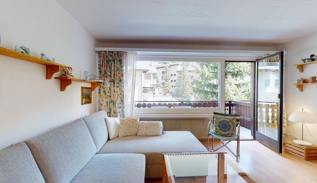 1-room apartment on the first floor, 40 m2, quiet and sunny southern exposure.