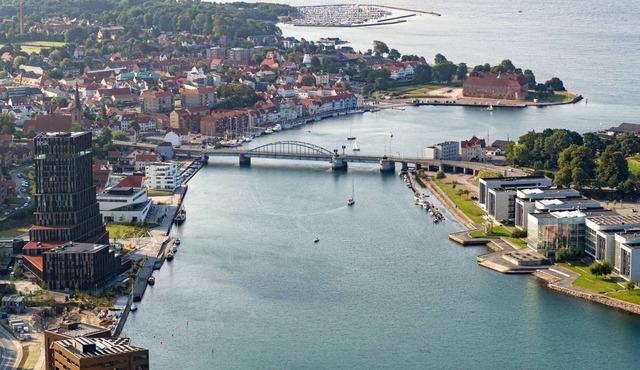 1 Room Apartment 60m From the Harbor