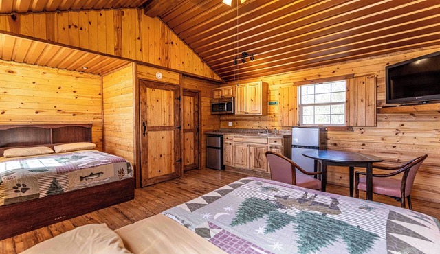 1-room Cabin with 2 beds, Kitchen, Shower, fitness room, laundry, in Big Spring