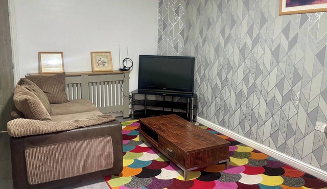 1 Room ensuite Flat - Sleeps 2 with Sky Full Fibre