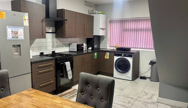 1 Room Ensuite Flat - Sleeps 2 With Sky Full Fibre