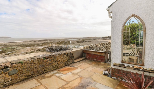 1 SALT COTTAGE, pet friendly, country holiday cottage in Port Eynon