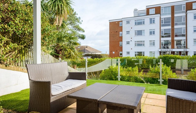 1 Sandcastles - Sandbanks - Sleeps 5 - 2 Bed - 2 Bath - Dog Friendly
