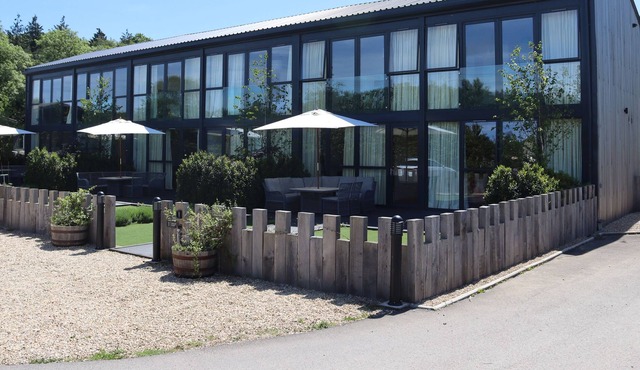 1 SEAGRY BARN @ NABLES FARM, family friendly in Upper Seagry