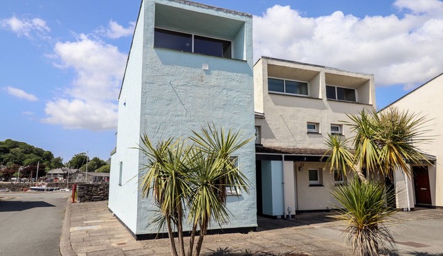 1 SOUTH SNOWDON WHARF, country holiday cottage in Porthmadog