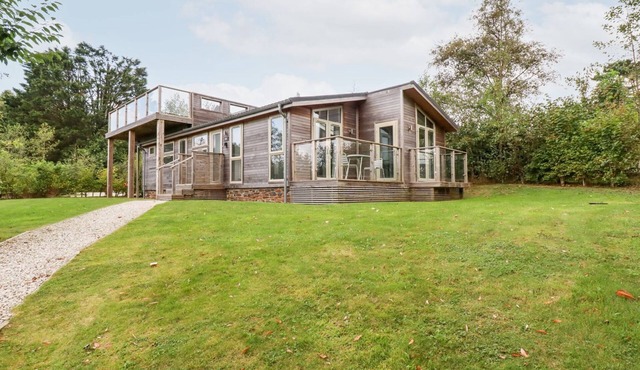 1 SOUTHERN PLACE, pet friendly, character holiday cottage in Dobwalls