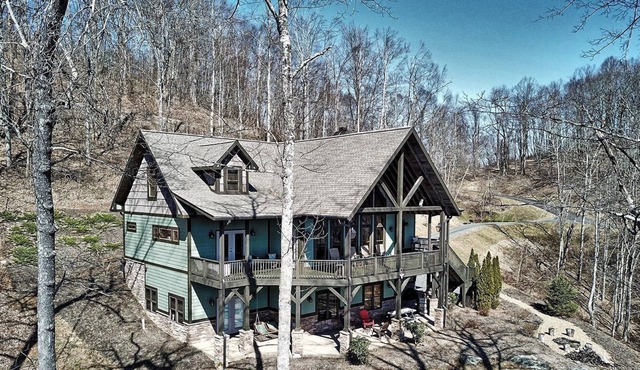 1 Starry Night-5 BR, 4BA with Stunning Views, Hot Tub, WIFI, AC, Fire Pit