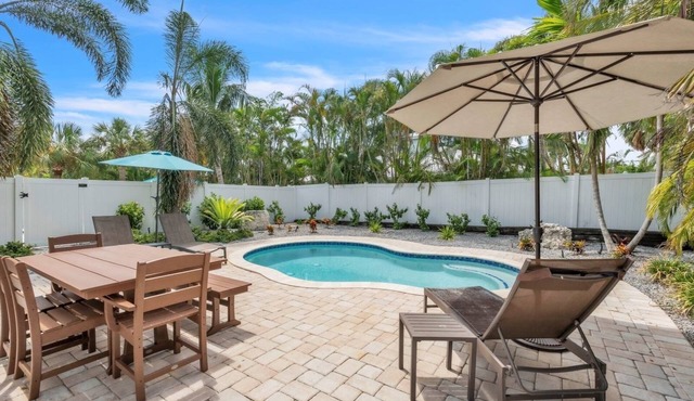 1 Step Closer 2 Bedroom Villa by RedAwning