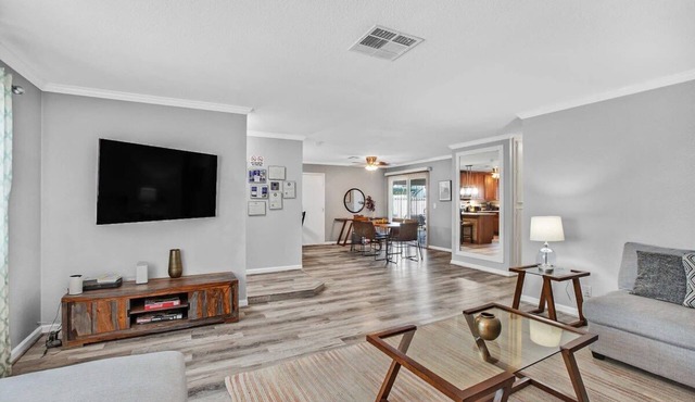 1 Story Henderson Home w 3BR, Hot tub, Sleeps 6