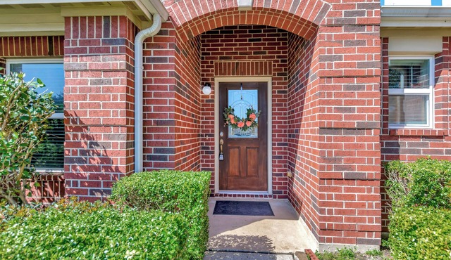 1 - Story Home in League City Close to Kemah and Galveston