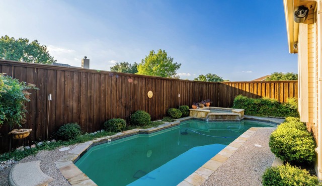 1 Story Retreat w/Pool
