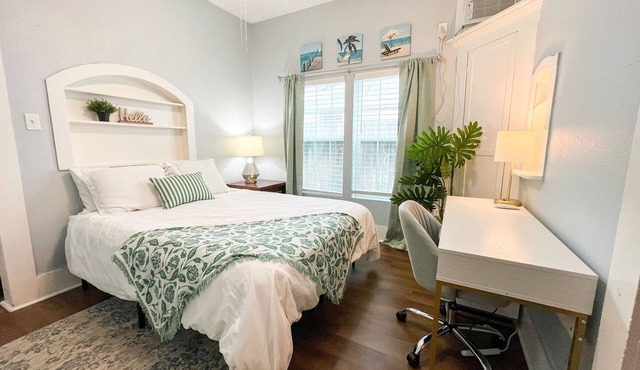 #1 SunnyBungalowByTheBay 1BDR 5 min2Beach & Downtn